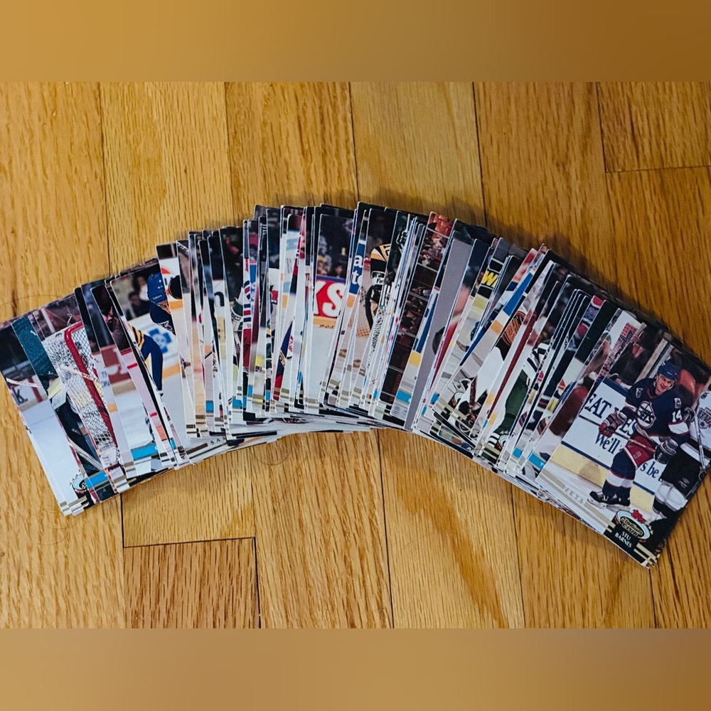Hey Hockey Collectors 100+ Cards 
1990-1992